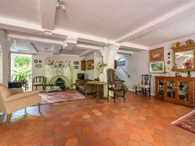 7 bed house for sale