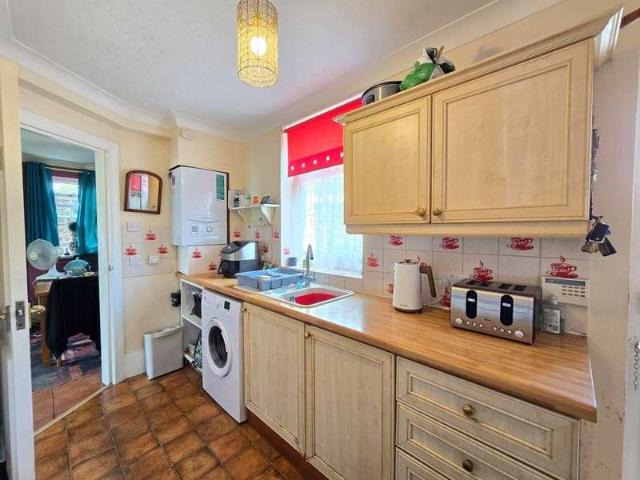 7 bed house for sale