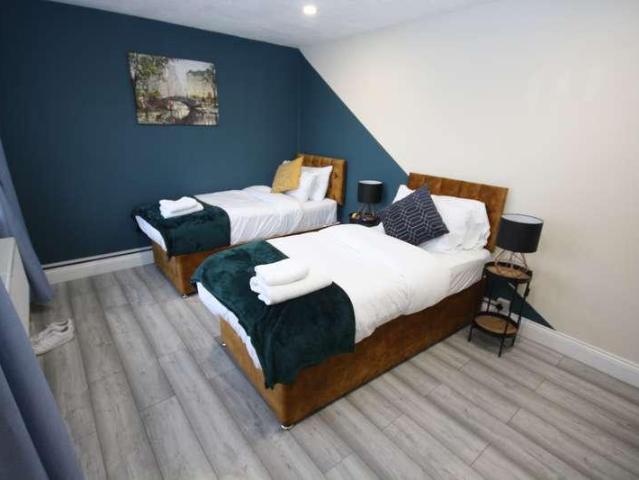 7 bed house for sale