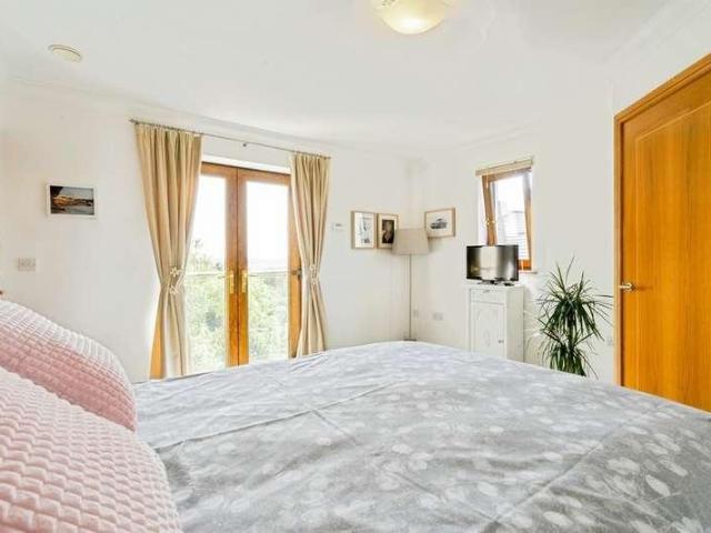 7 bed house for sale