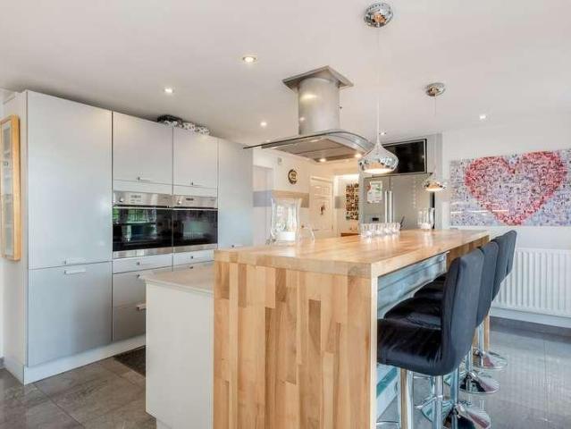 7 bed house for sale