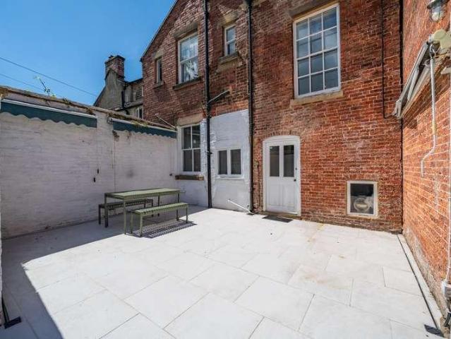 7 bed house for sale