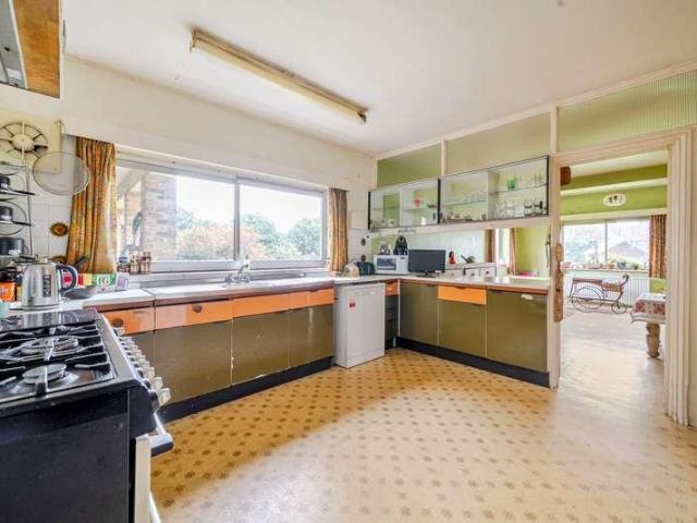 7 bed house for sale
