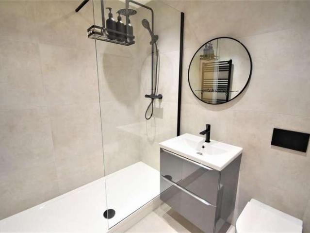 7 bed house for sale
