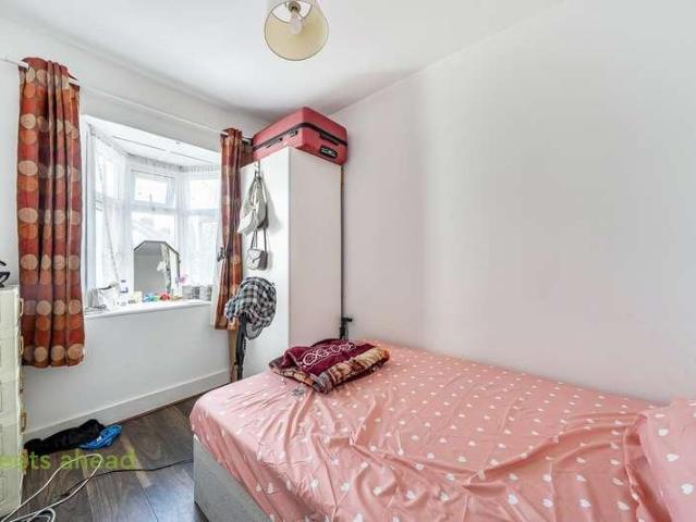 7 bed house for sale