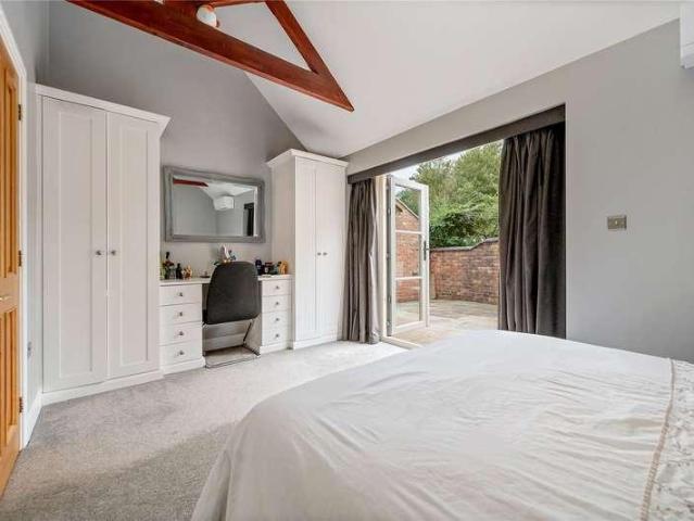 7 bed house for sale