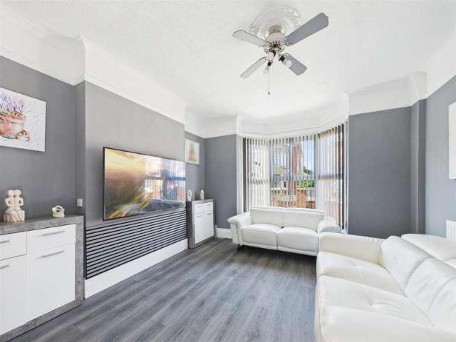 7 bed house for sale
