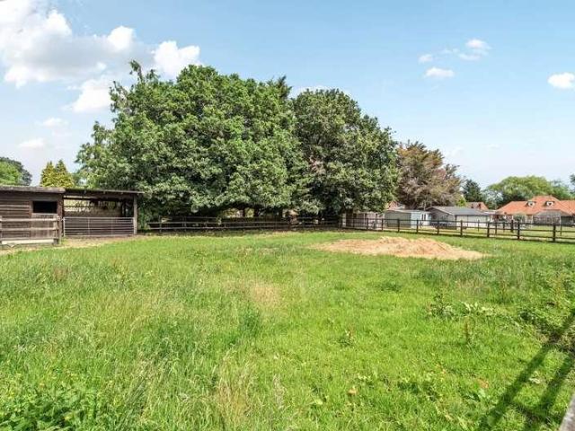 7 bed house for sale