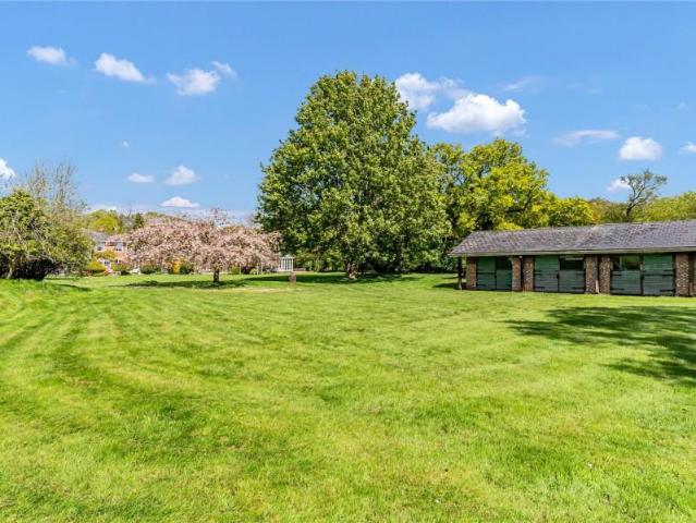 7 bed house for sale