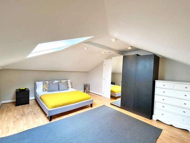 7 bed house for sale