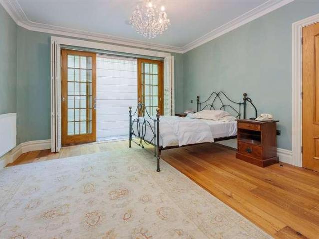 7 bed house for sale