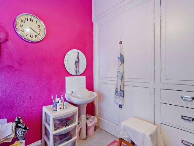 7 bed house for sale
