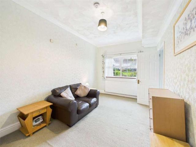 7 bed house for sale