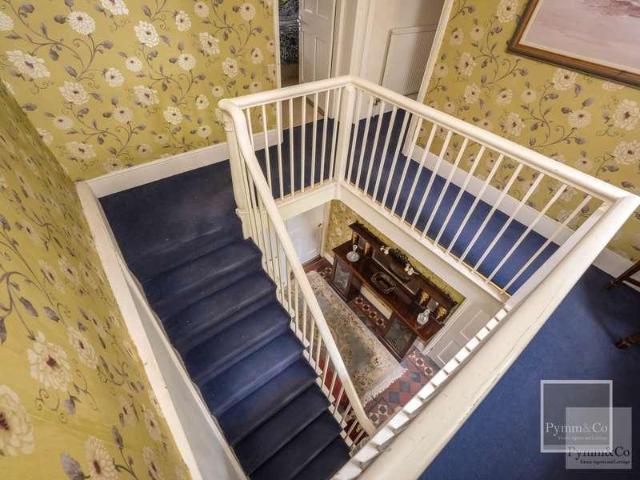 7 bed house for sale
