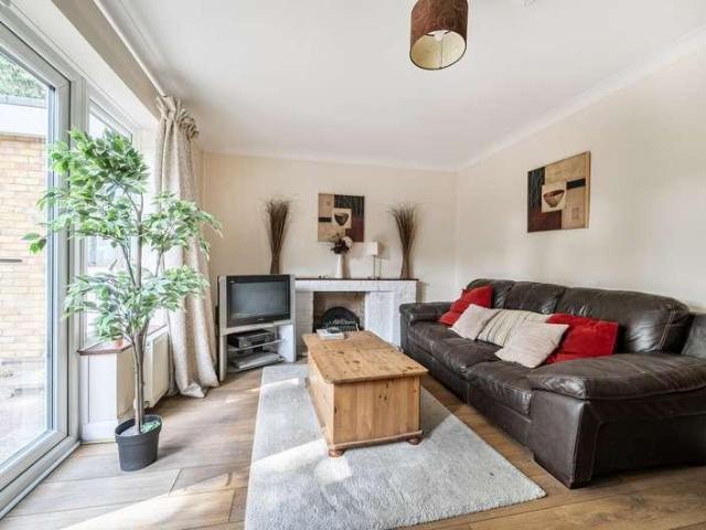 7 bed house for sale