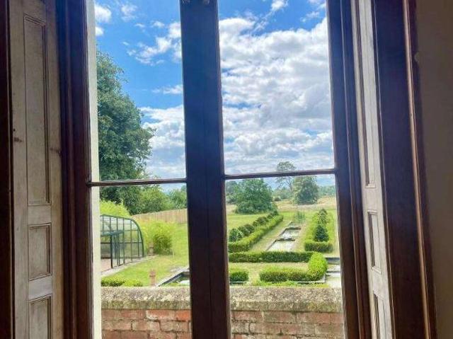 7 bed house for sale
