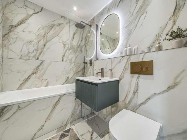 7 bed house for sale