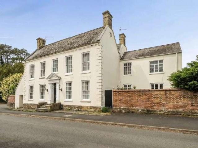 7 bed house for sale