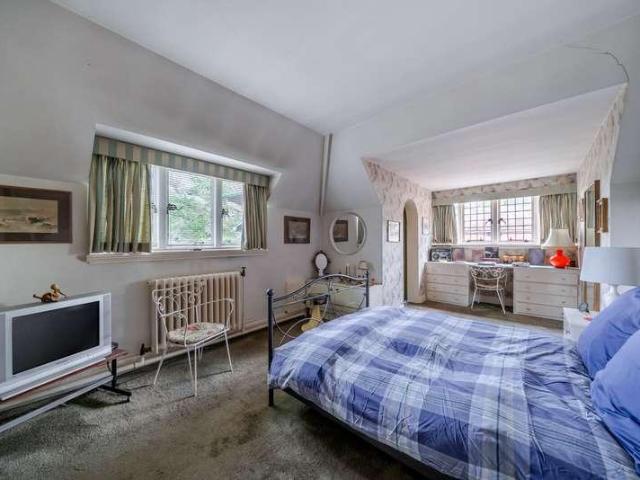 7 bed house for sale