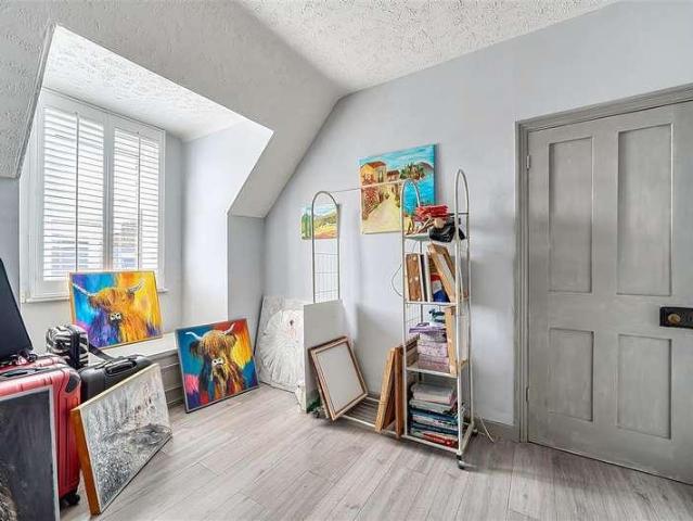 7 bed house for sale