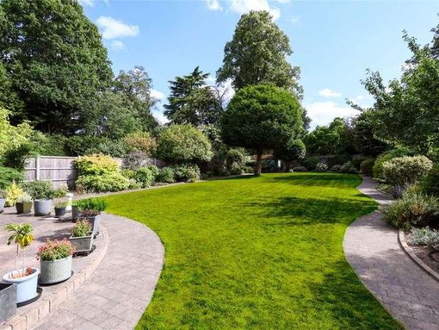 7 bed house for sale