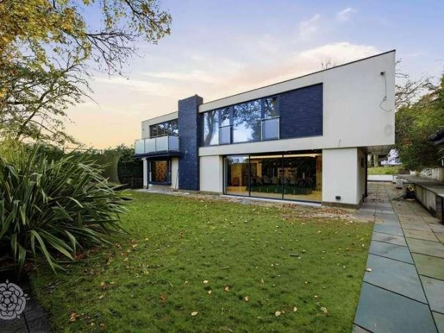 7 bed house for sale