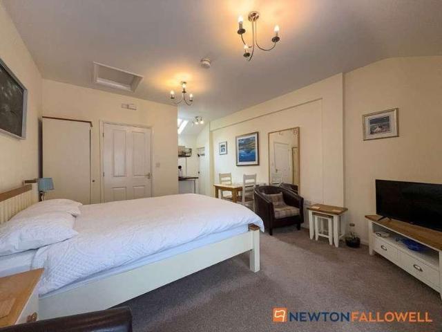 7 bed house for sale