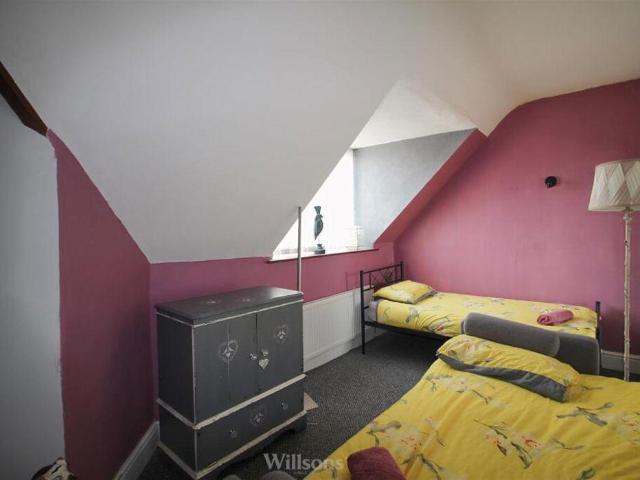 7 bed house for sale