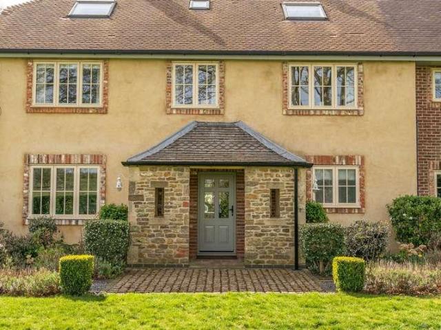 7 bed house for sale