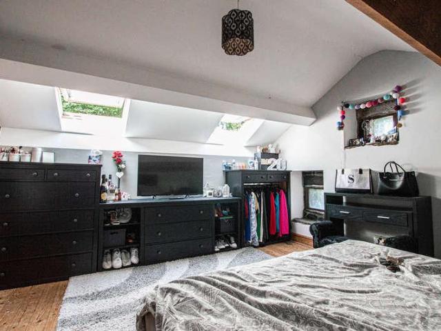 7 bed house for sale