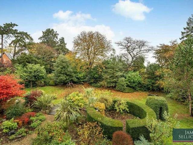 7 bed house for sale