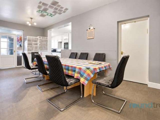 7 bed house for sale