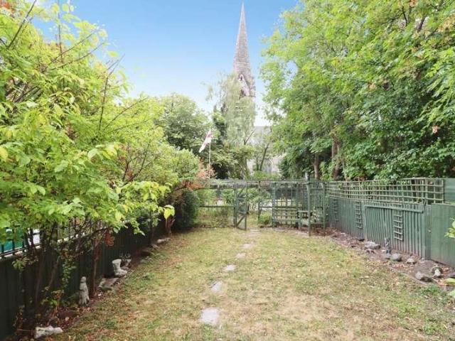 7 bed house for sale