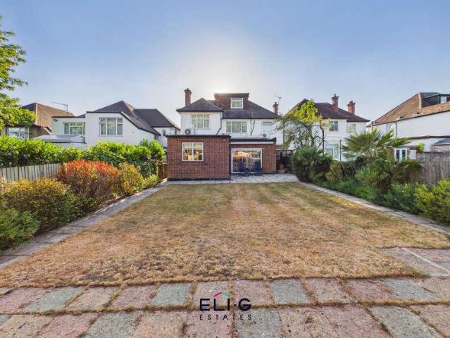 7 bed house for sale
