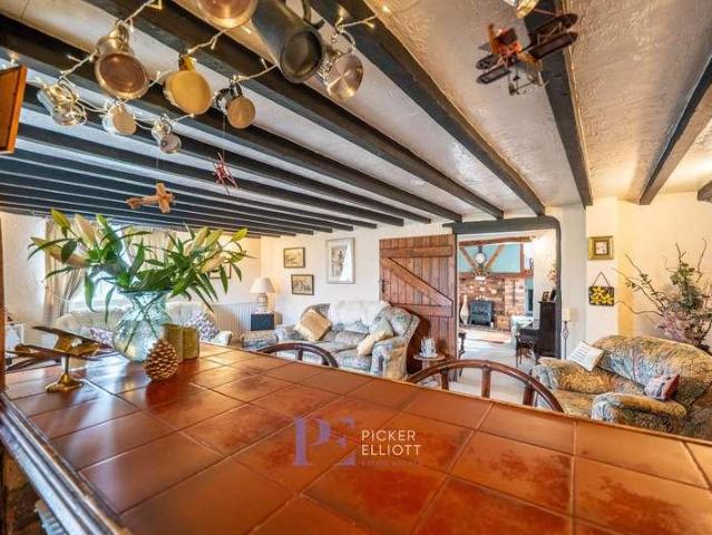 7 bed house for sale