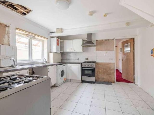 7 bed house for sale