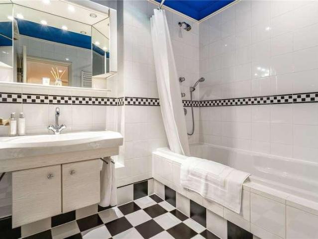 7 bed house for sale