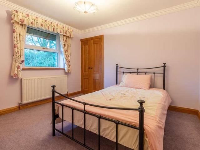 7 bed house for sale