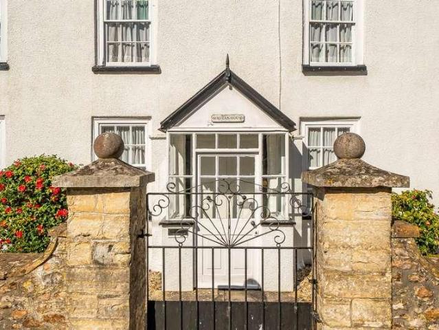 7 bed house for sale