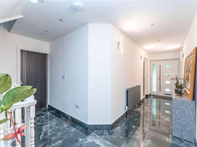 7 bed house for sale