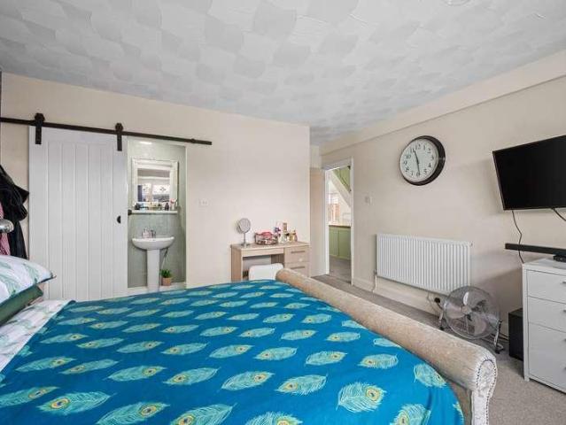 7 bed house for sale