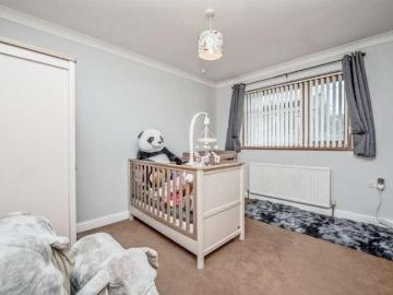 7 bed house for sale