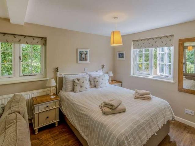 7 bed house for sale