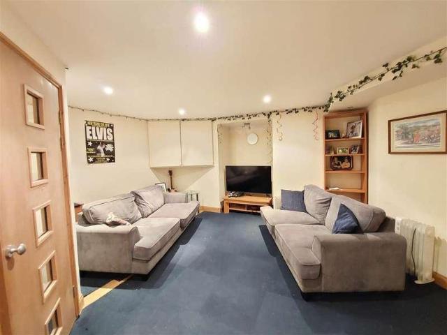 7 bed house for sale