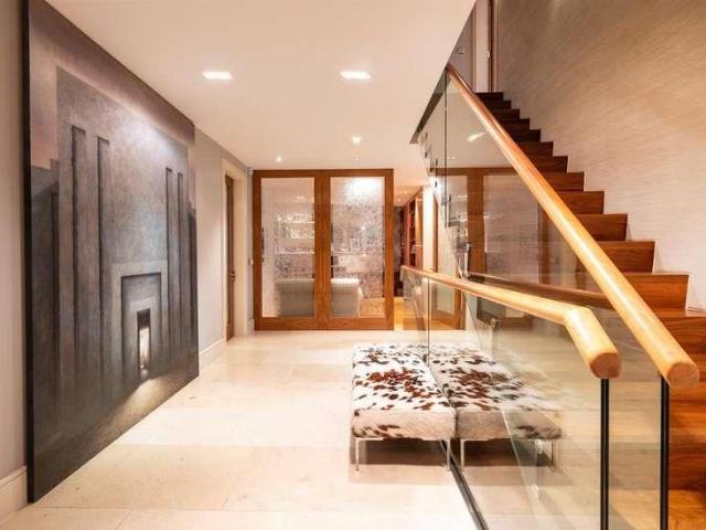 7 bed house for sale