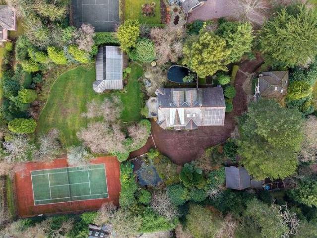 7 bed house for sale