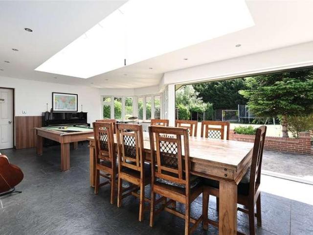 7 bed house for sale