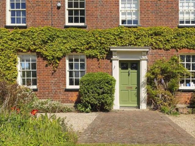 7 bed house for sale