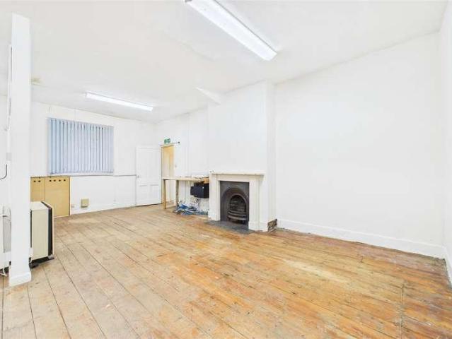 7 bed house for sale
