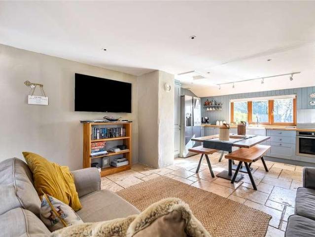 7 bed house for sale